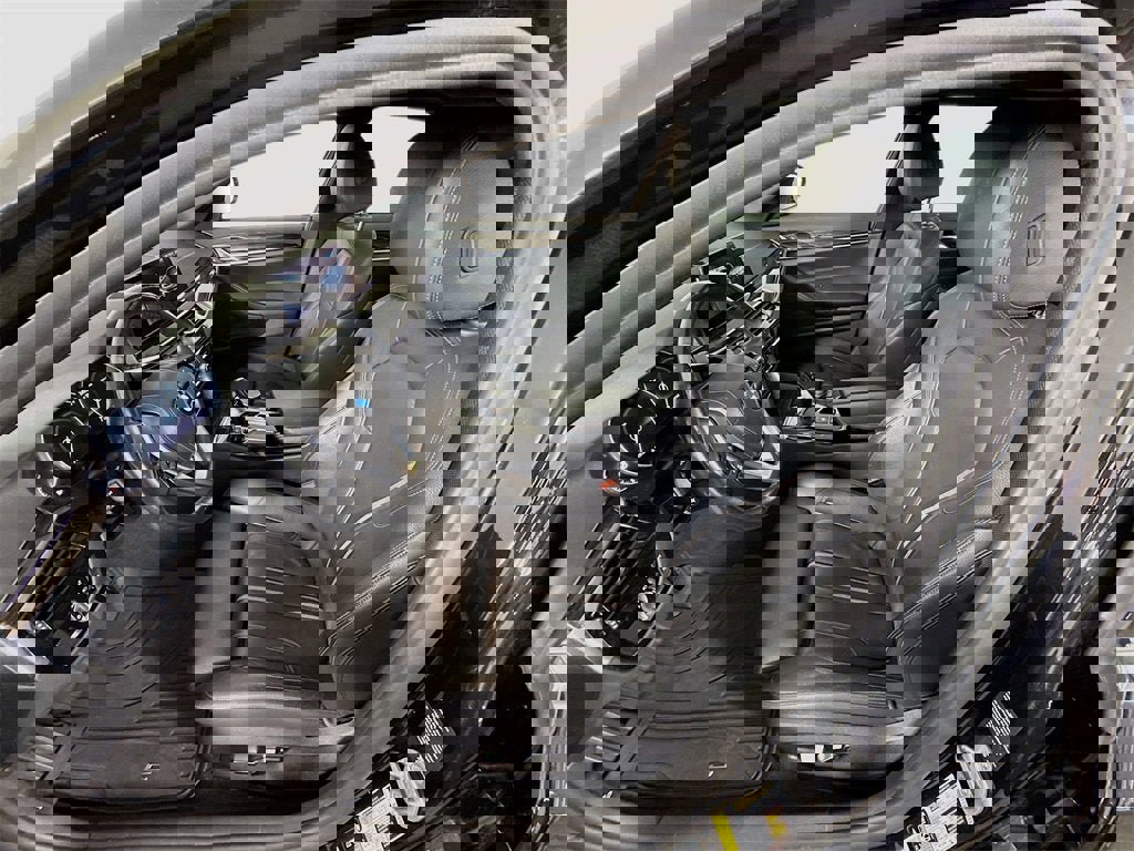 Used 2019 BMW 530i xDrive w/ Convenience Package image 15