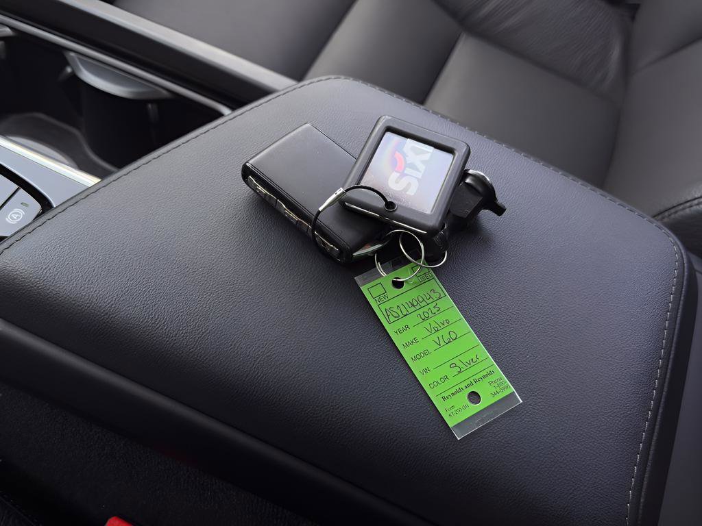 Used 2025 Volvo V60 B5 Cross Country Plus image 33