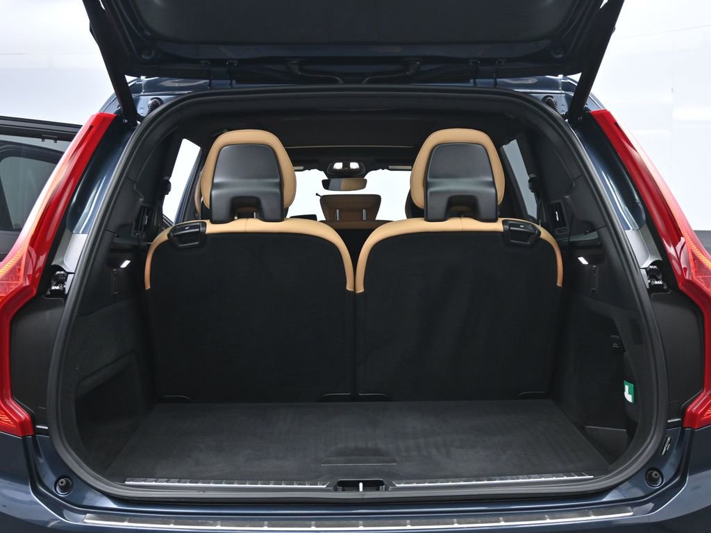 Used 2025 Volvo XC90 T8 Ultra w/ Protection Package Premier image 16