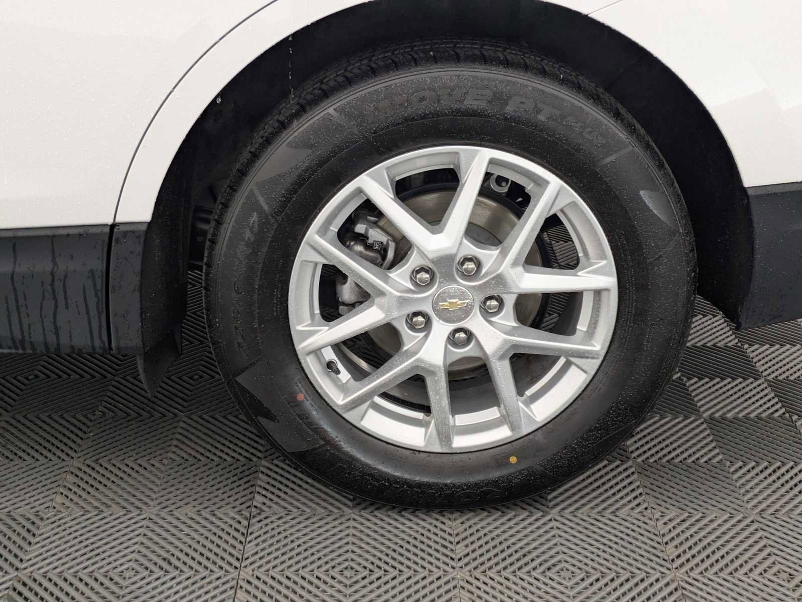 Used 2024 Chevrolet Equinox LT AWD/4WD image 14