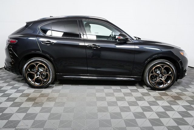 New 2025 Alfa Romeo Stelvio Sprint image 27