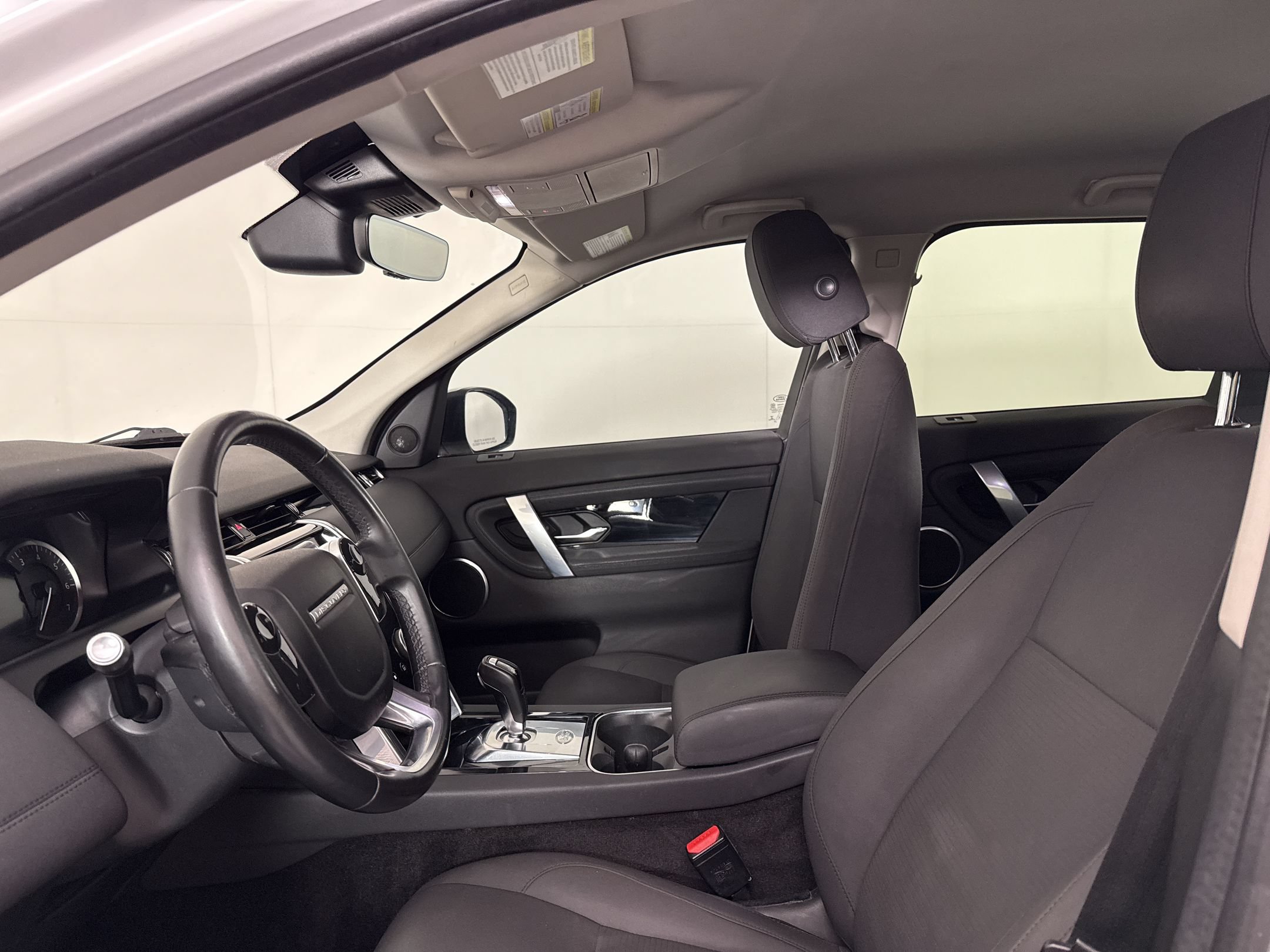 Used 2020 Land Rover Discovery Sport AWD/4WD image 23