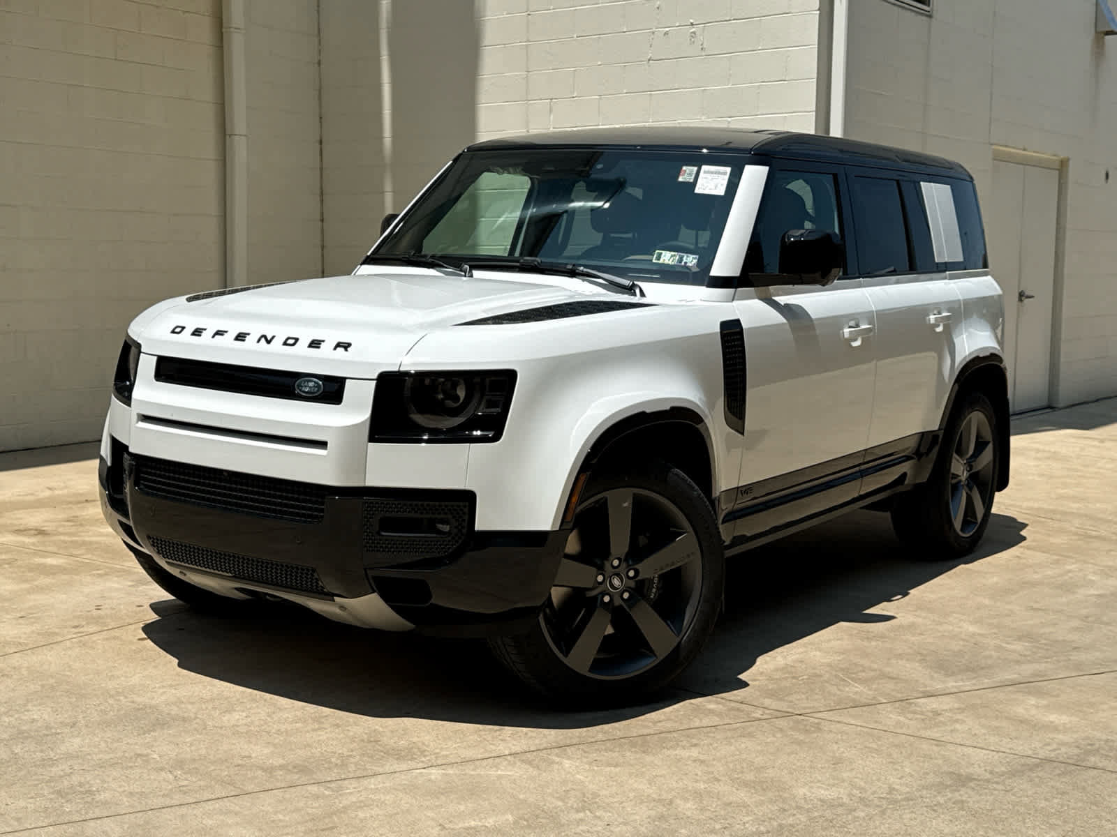 New 2025 Land Rover Defender 110 V8 image 1