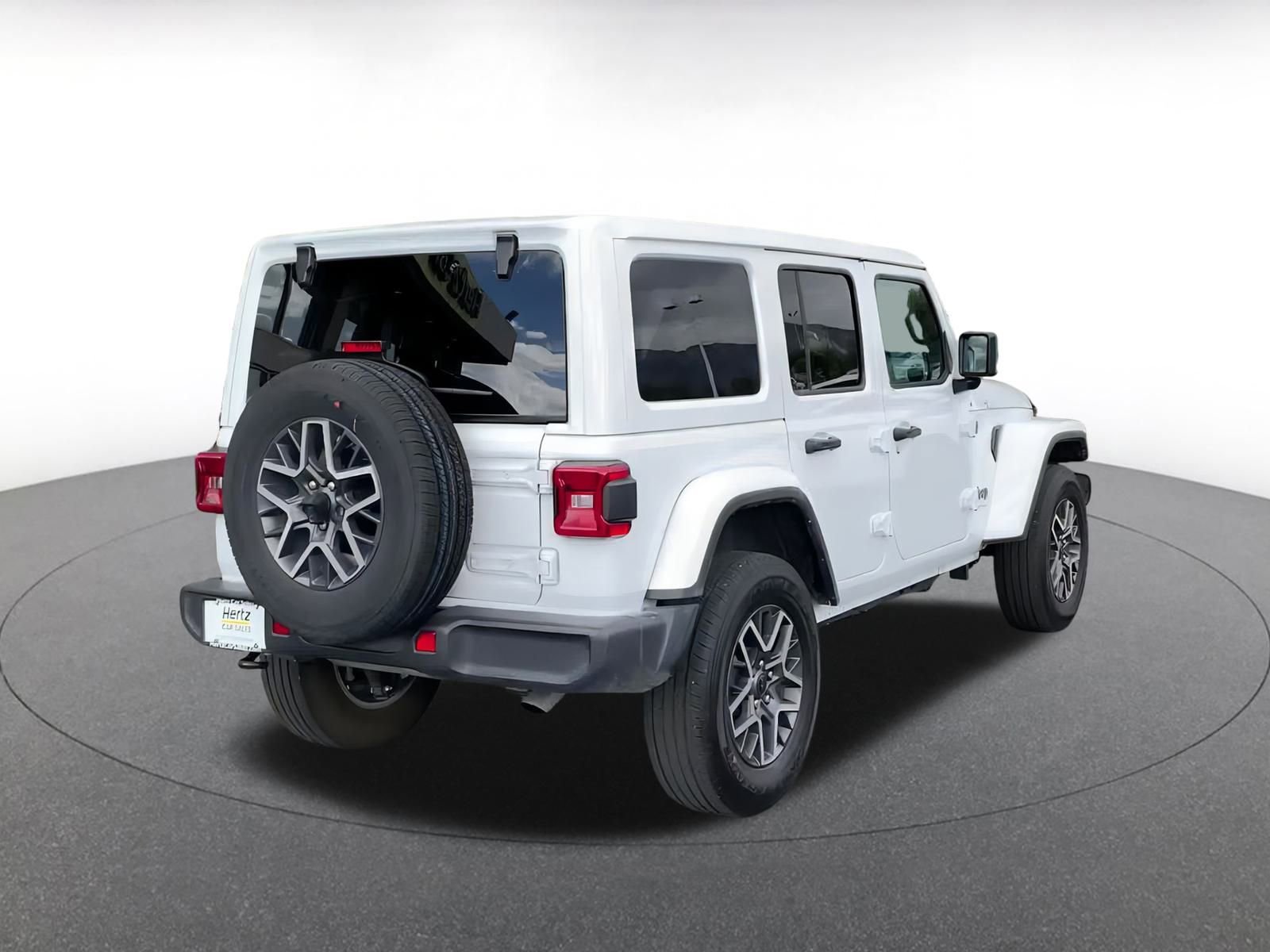Used 2025 Jeep Wrangler Sahara image 14
