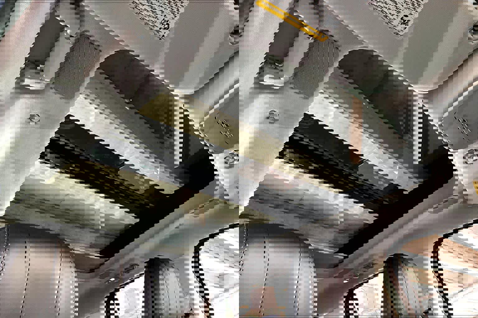 Used 2025 Lincoln Navigator Reserve image 13