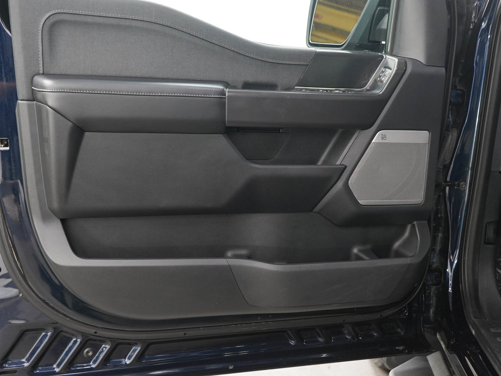 Used 2024 Ford F150 Lariat w/ Bed Utility Package AWD/4WD image 18