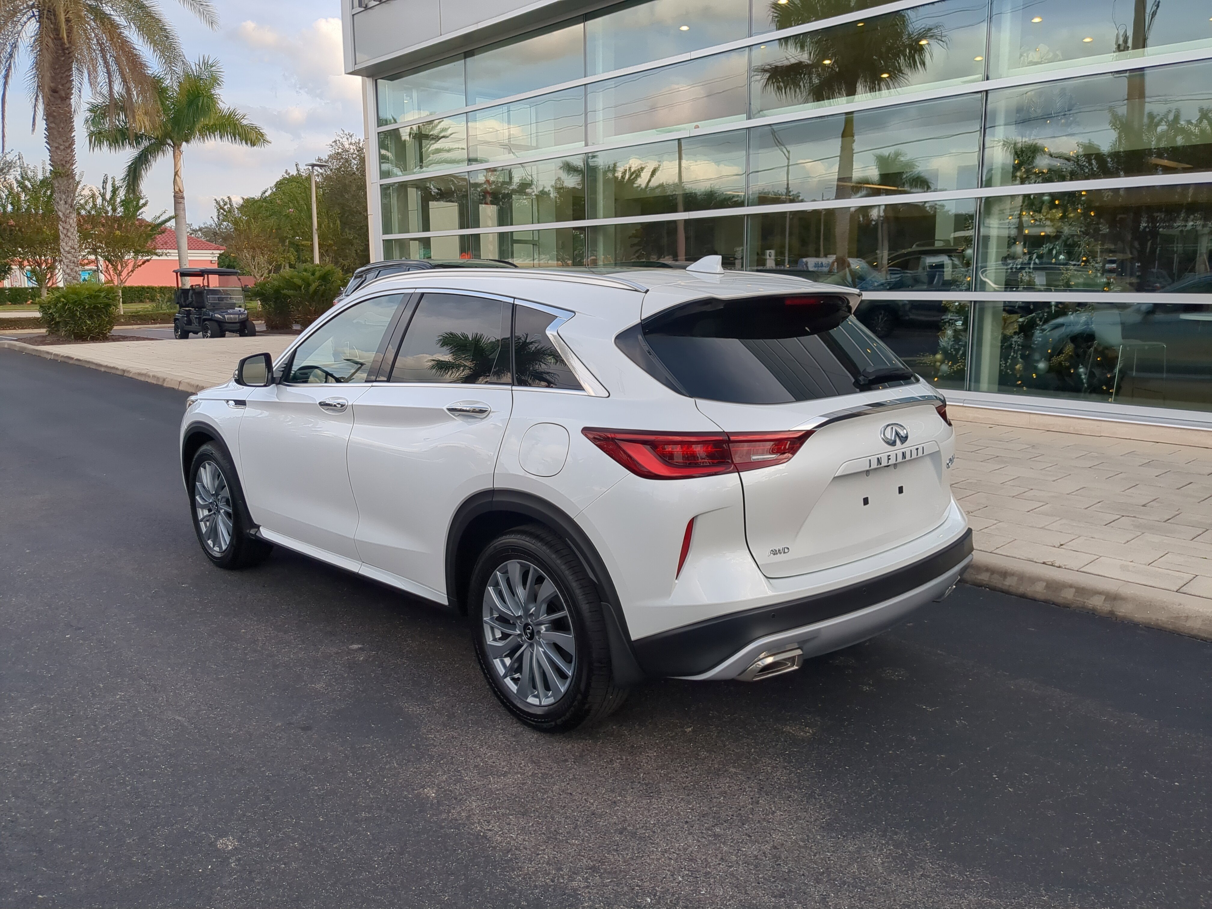 New 2025 INFINITI QX50 Luxe image 6