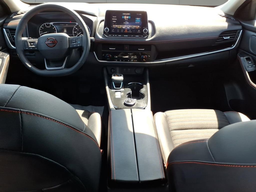 Used 2025 Nissan Rogue SV image 12