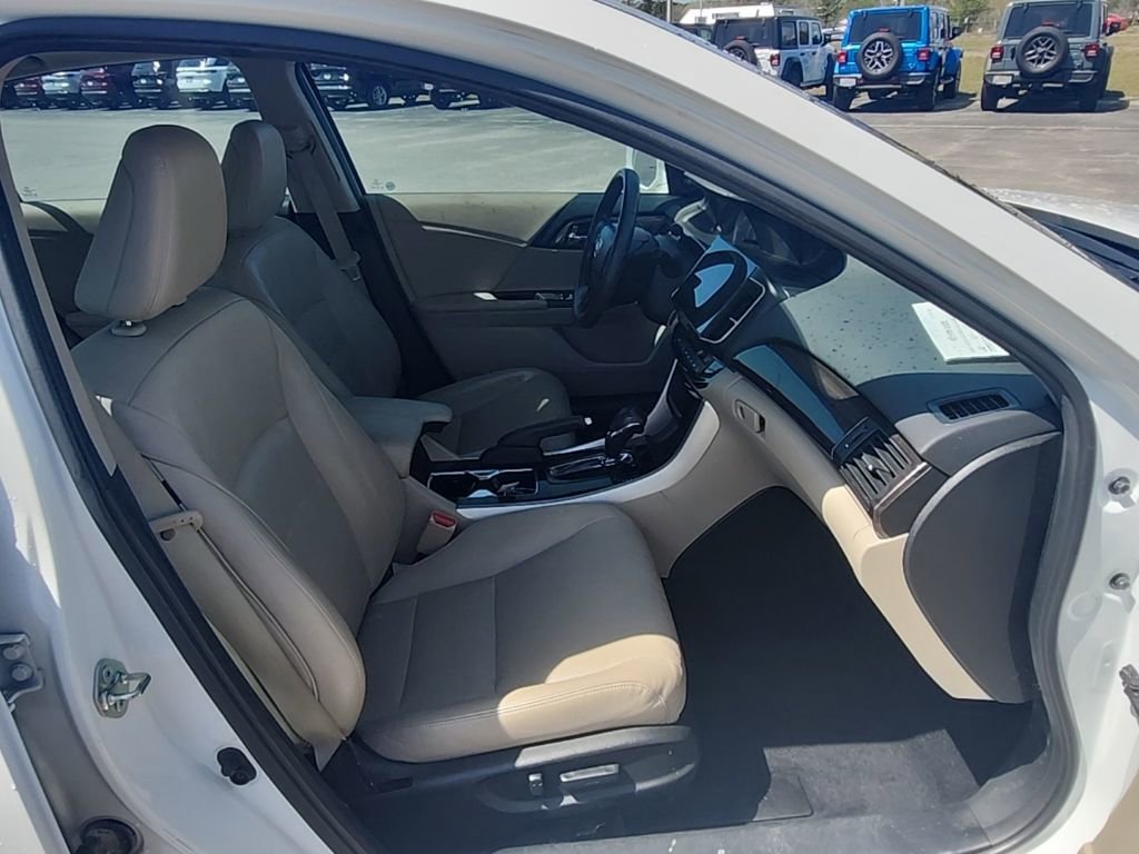 Used 2017 Honda Accord EX-L image 30