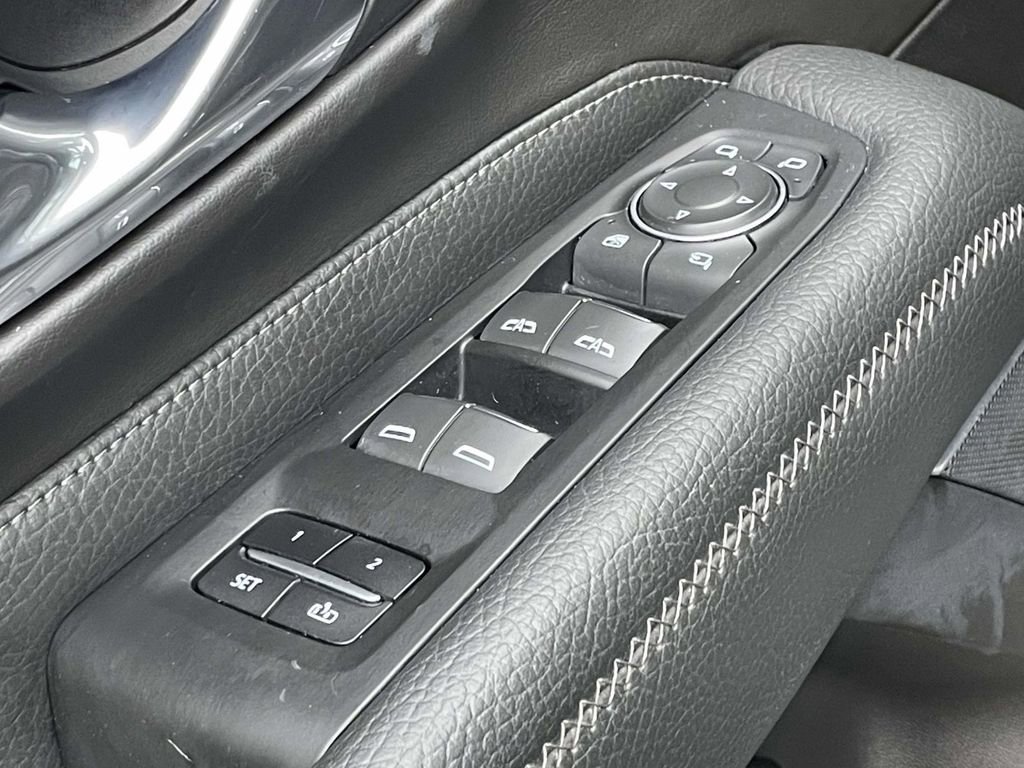 Used 2021 GMC Yukon Denali w/ Denali Premium Package image 17