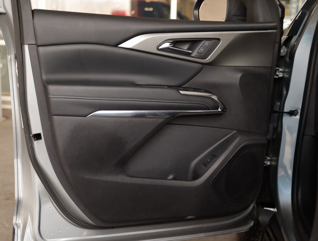 Used 2025 Chevrolet Traverse LT image 25