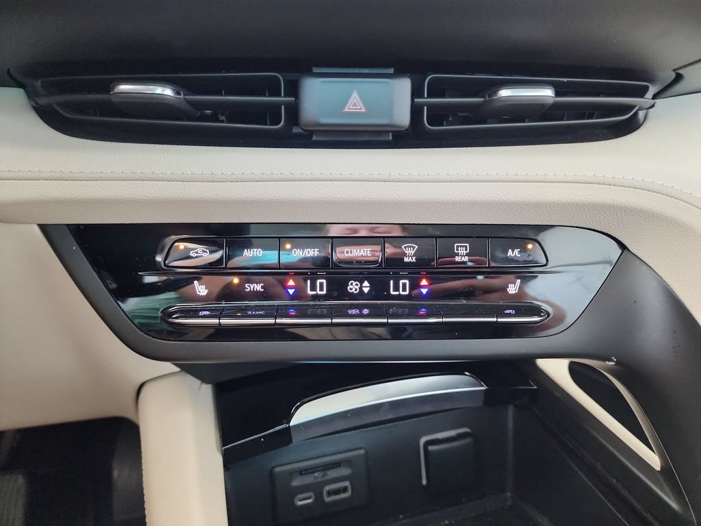 Used 2021 Buick Envision Essence w/ Technology Package I FWD image 29