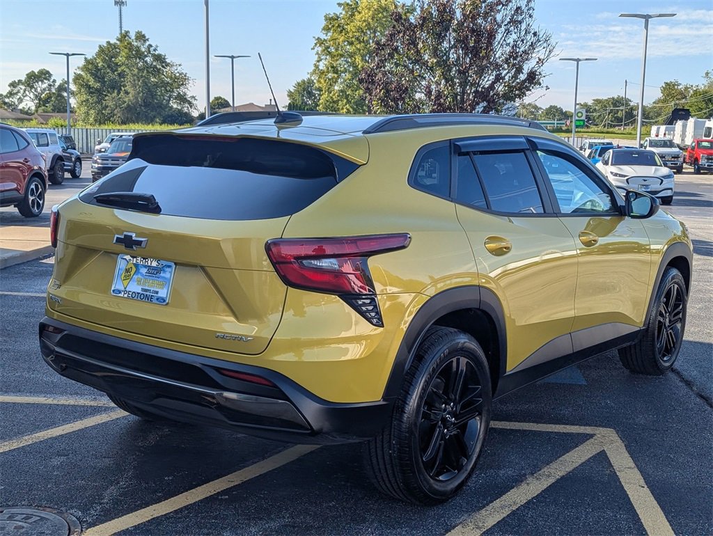 Used 2024 Chevrolet Trax ACTIV w/ Sunroof Package image 3
