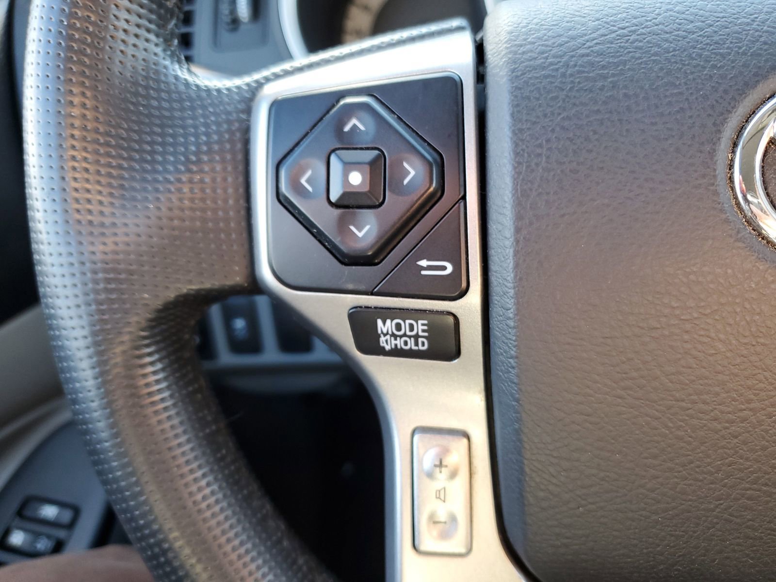 Used 2014 Toyota Tacoma PreRunner w/ Convenience Package image 19