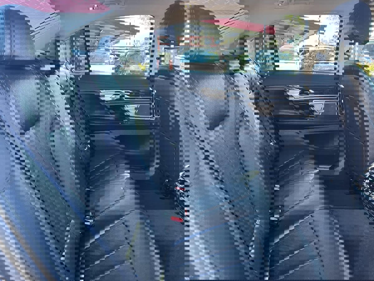 Used 2019 BMW 740i xDrive image 24