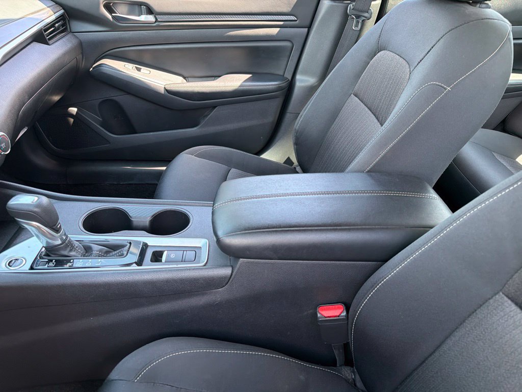 Used 2025 Nissan Altima 2.5 SV AWD/4WD image 12