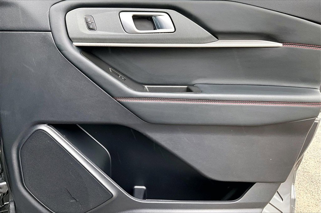 Used 2025 Ford Explorer ST-Line w/ ST-Line Street Pack image 22