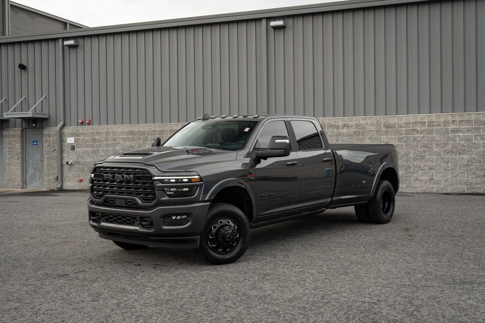 Used 2025 RAM 3500 Limited image 3