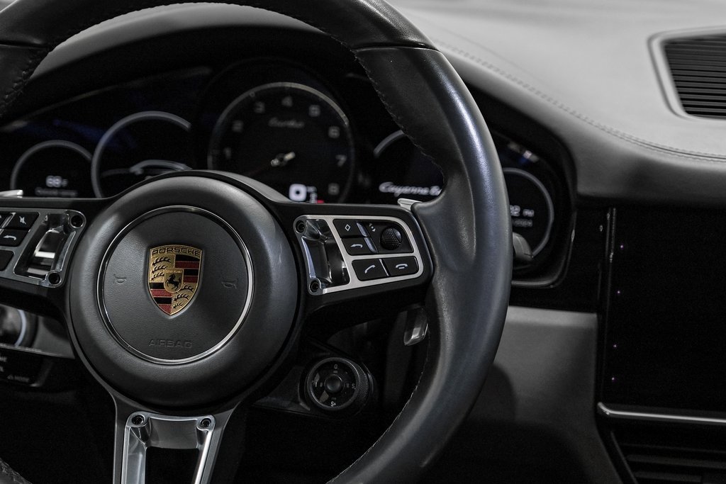 Used 2020 Porsche Cayenne Turbo image 17