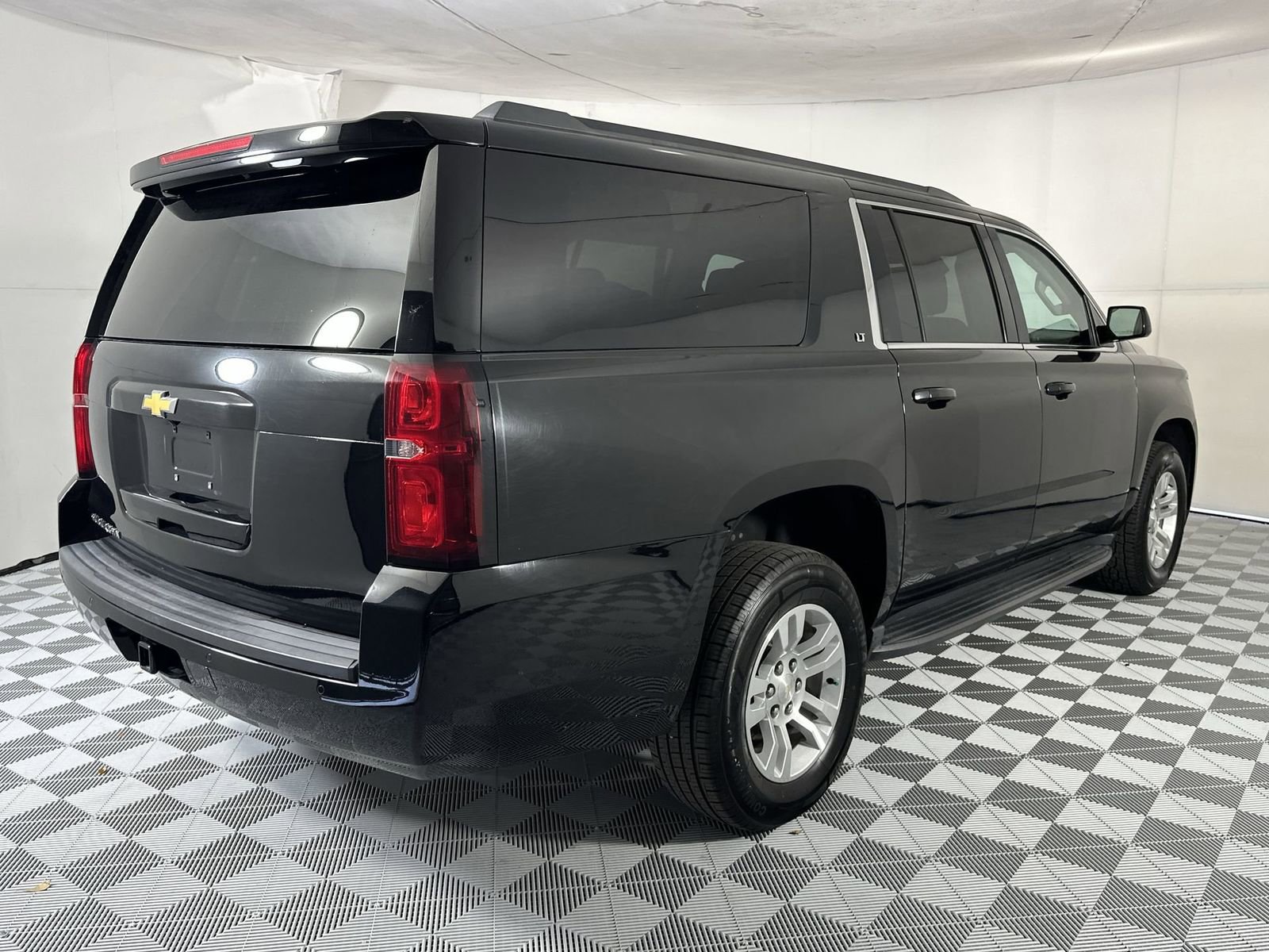 Used 2020 Chevrolet Suburban LT RWD image 8
