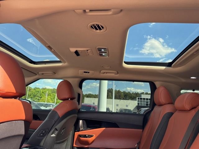 Used 2024 Kia Carnival SX Prestige image 41