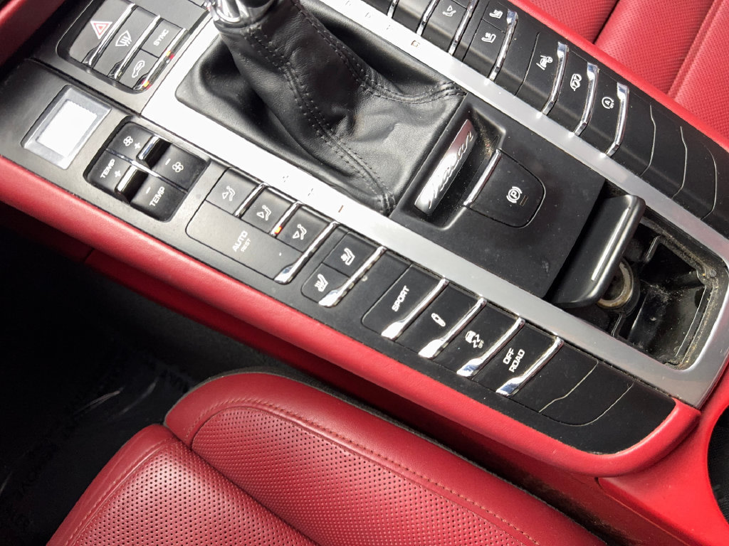 Used 2021 Porsche Macan Turbo AWD/4WD image 69