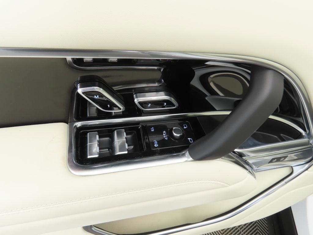 New 2025 Land Rover Range Rover Long Wheelbase SE image 23