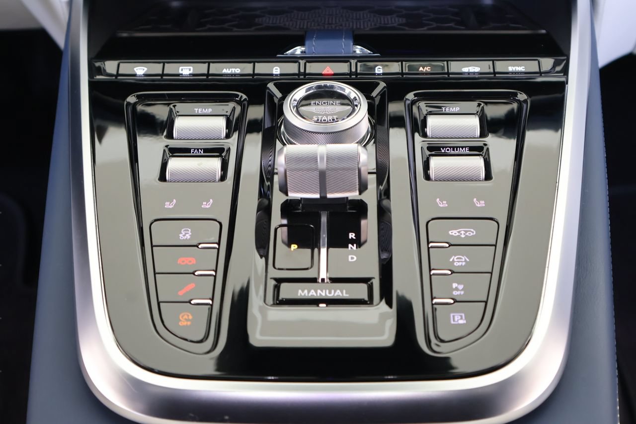 Used 2025 Aston Martin DBX 707 AWD/4WD image 17