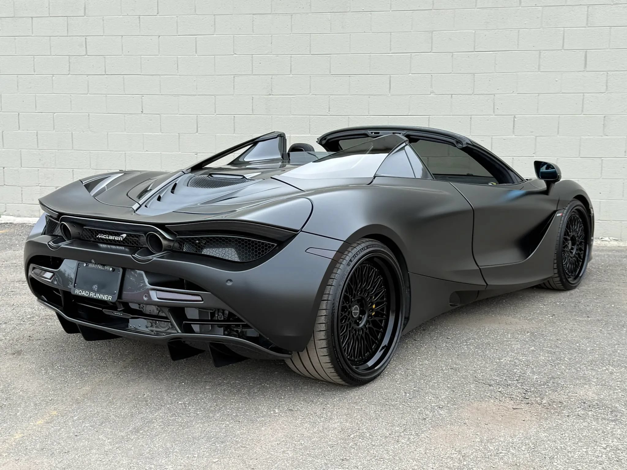Used 2022 McLaren 720S Performance RWD image 17