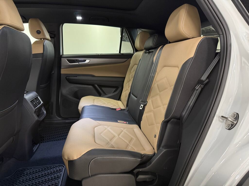 New 2026 Volkswagen Atlas Cross Sport SE image 18