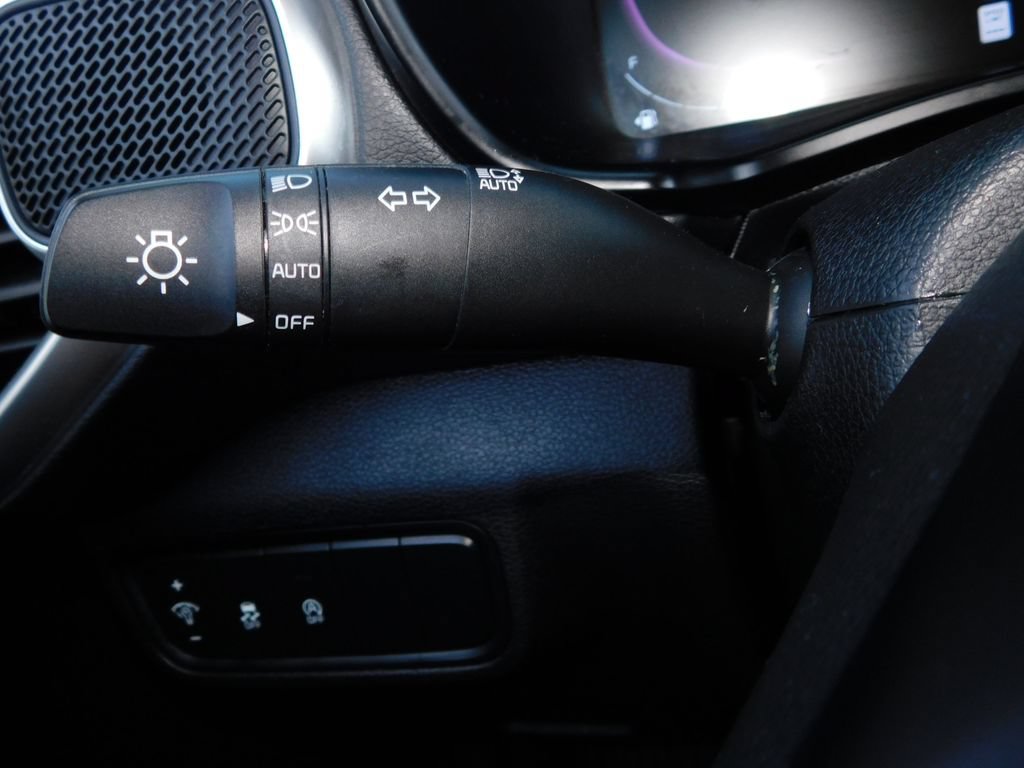 Used 2025 Kia Soul LX w/ LX Technology Package FWD image 29