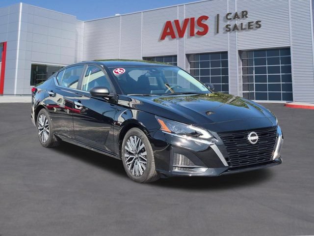 Used 2025 Nissan Altima 2.5 SV FWD image 3