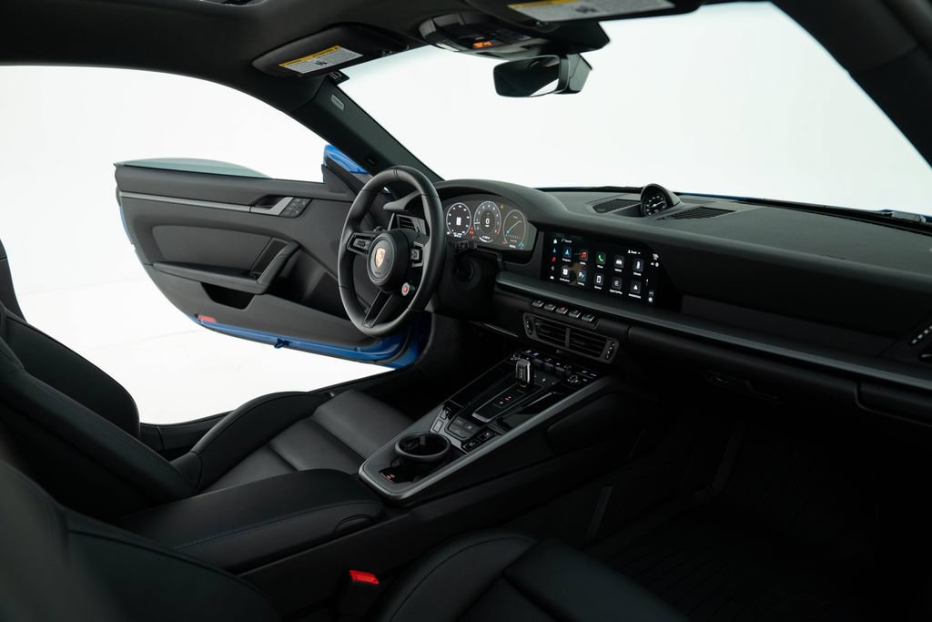 Used 2025 Porsche 911 Carrera RWD image 31