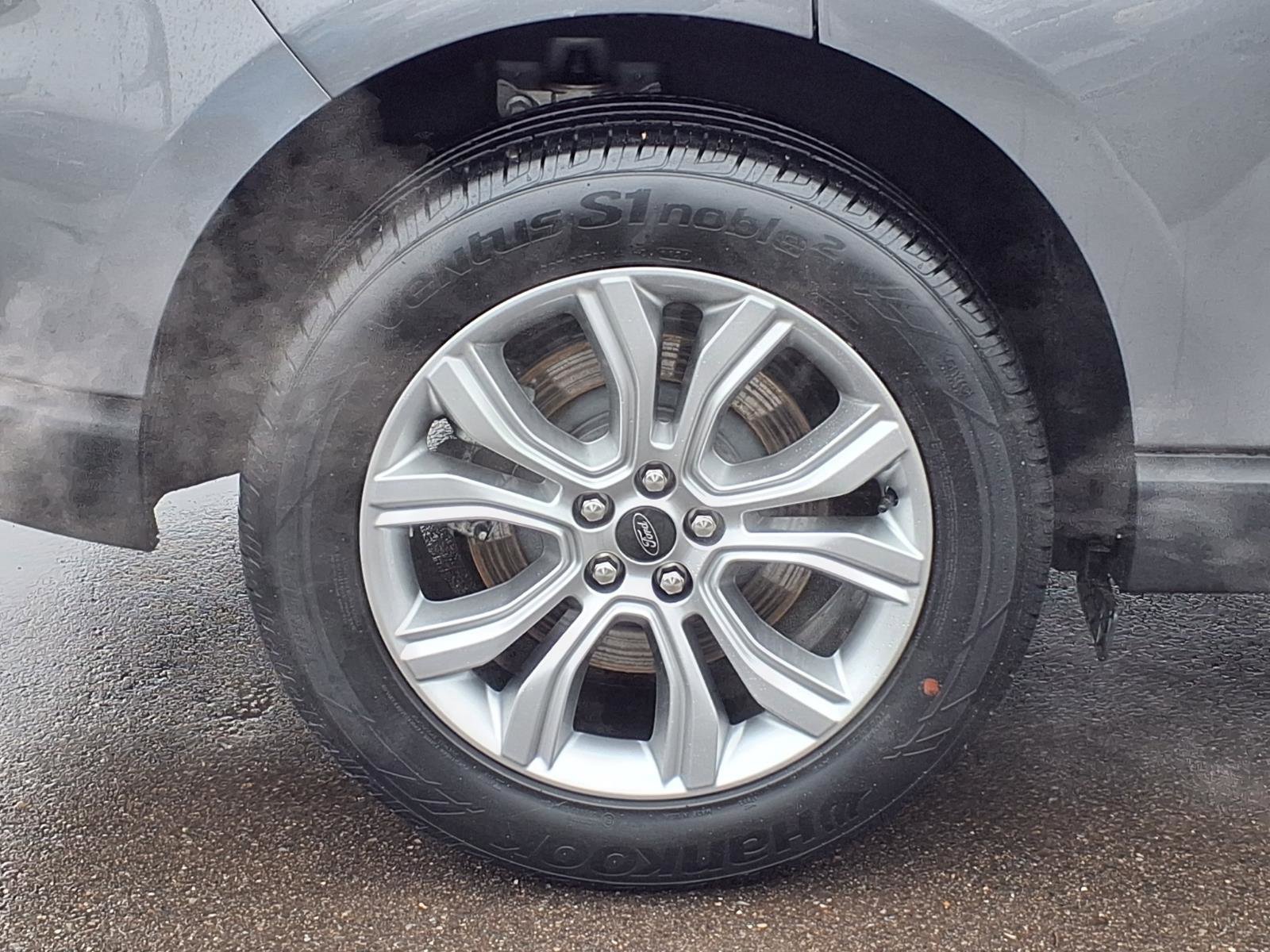 Used 2024 Ford Edge Titanium image 28