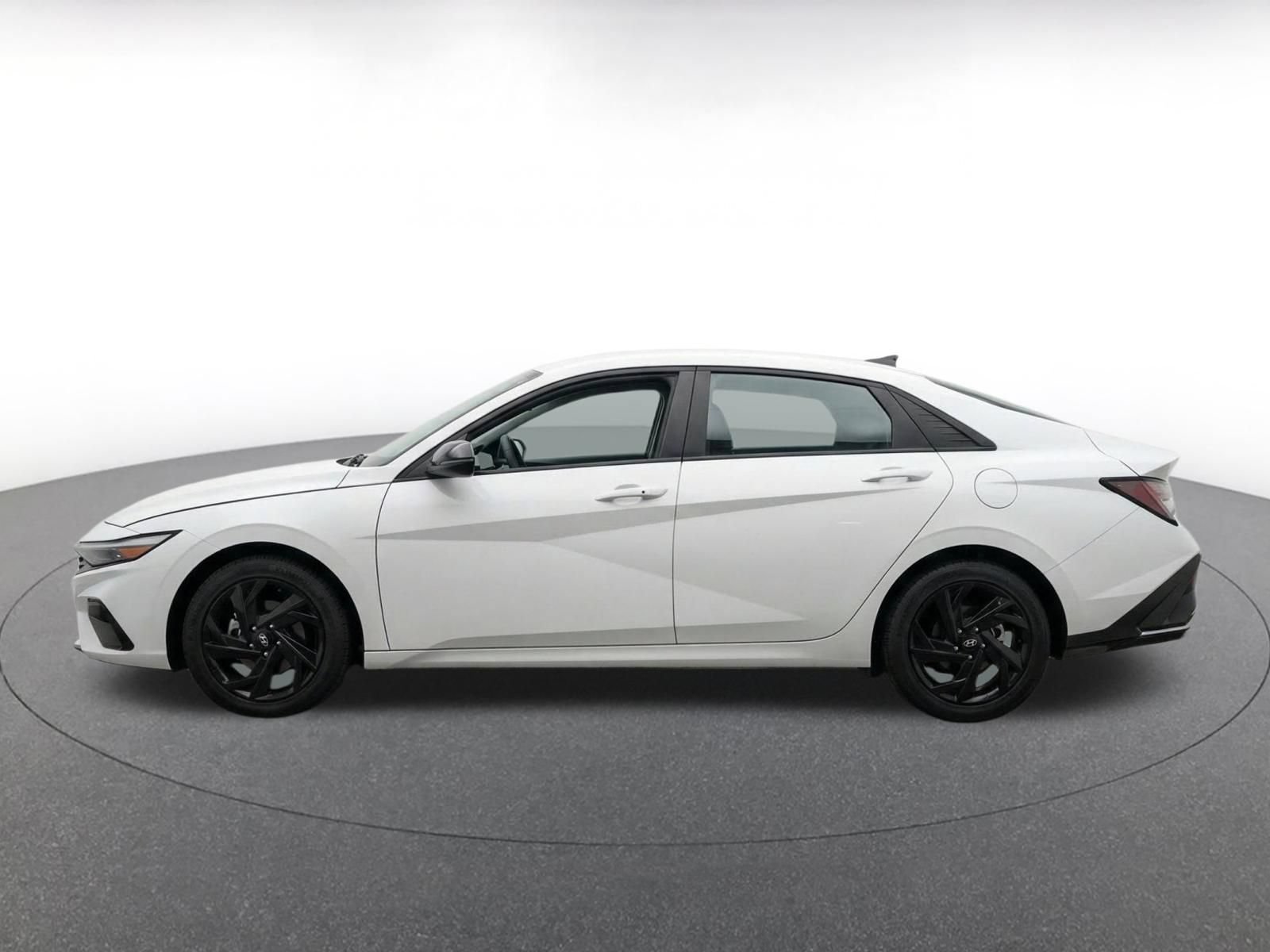 Used 2026 Hyundai Elantra Sport FWD image 4