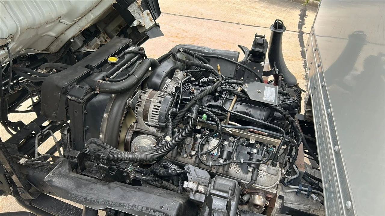 Used 2018 Isuzu NPR RWD image 23