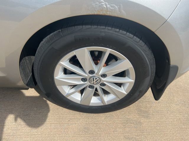 Used 2015 Volkswagen Golf S image 10