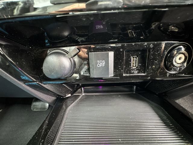 Used 2011 Ford Escape Limited w/ 301A Rapid Spec Order Code FWD image 32