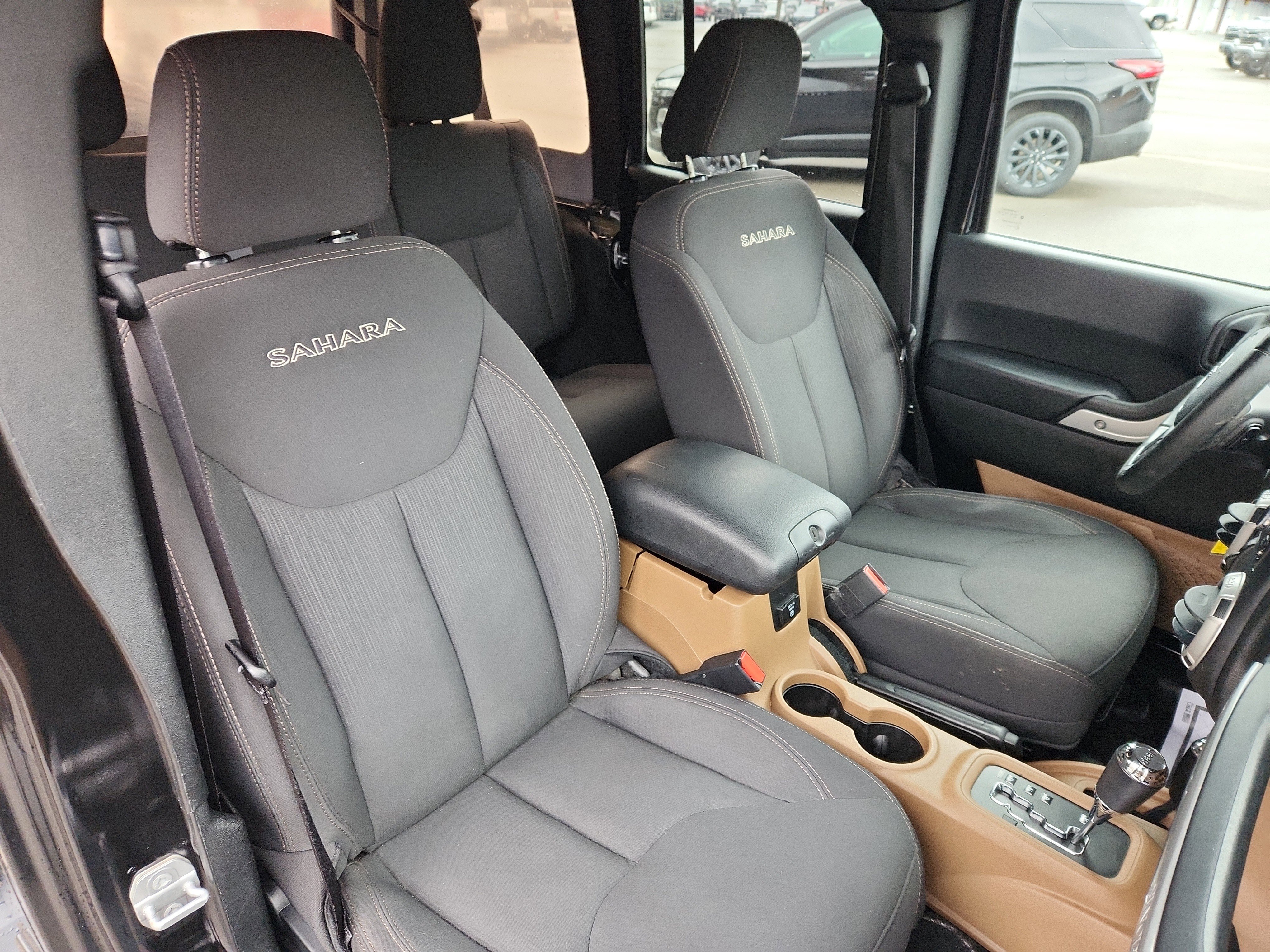 Used 2017 Jeep Wrangler Unlimited Sahara w/ Connectivity Group image 38