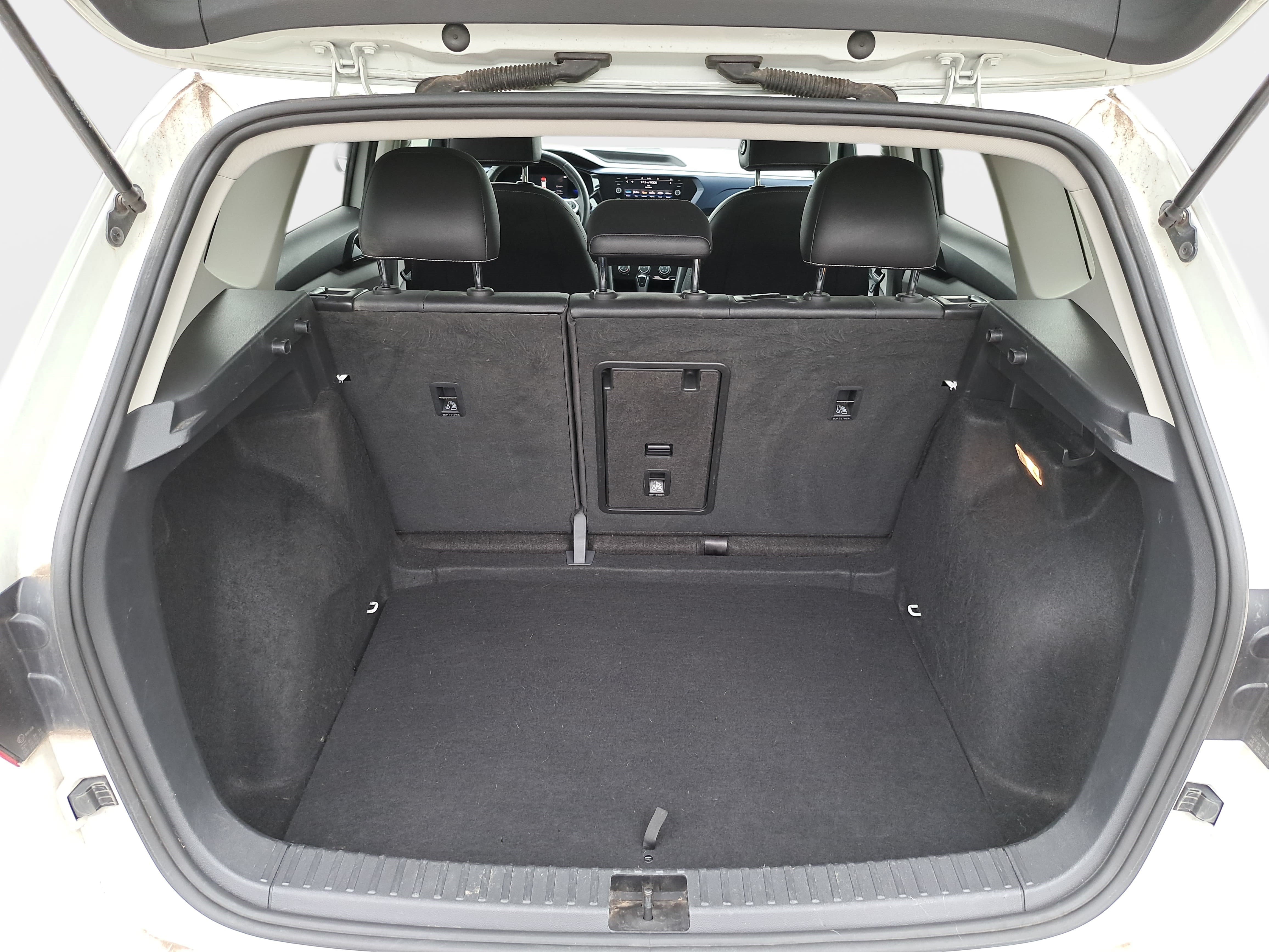 Used 2023 Volkswagen Taos SE w/ Panoramic Sunroof Package FWD image 12