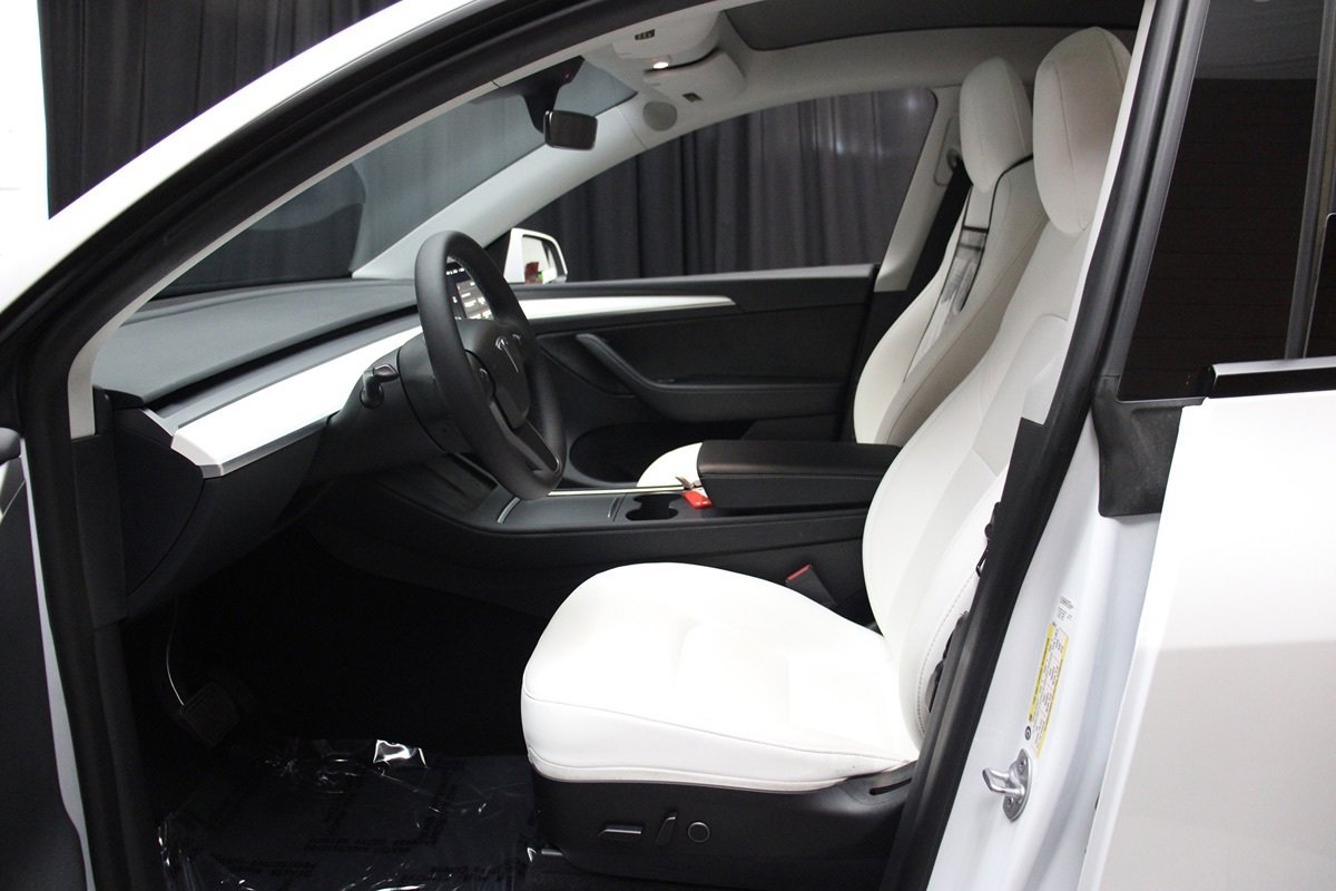 Used 2023 Tesla Model Y Long Range image 35
