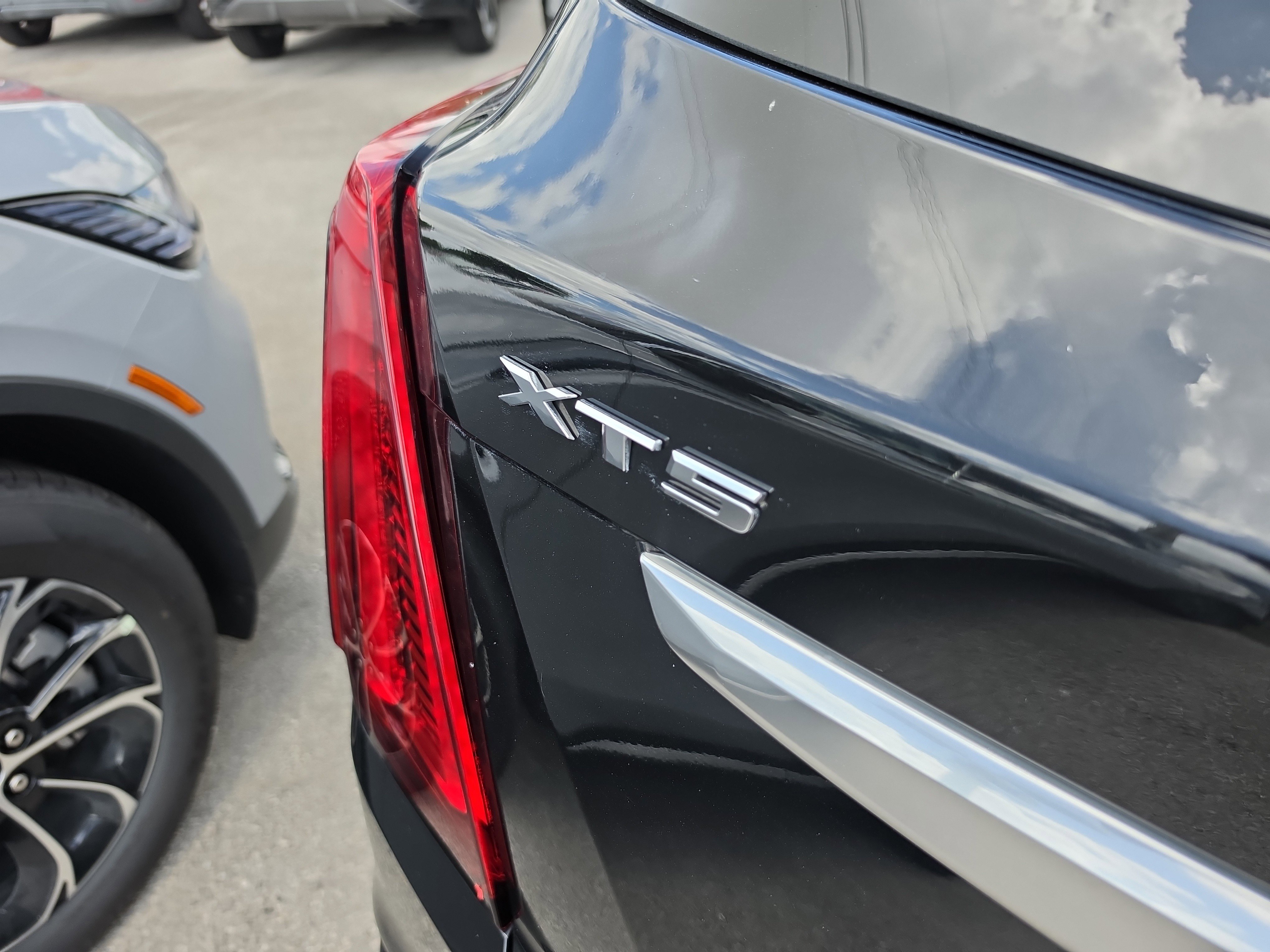 Used 2023 Cadillac XT5 Premium Luxury FWD image 6