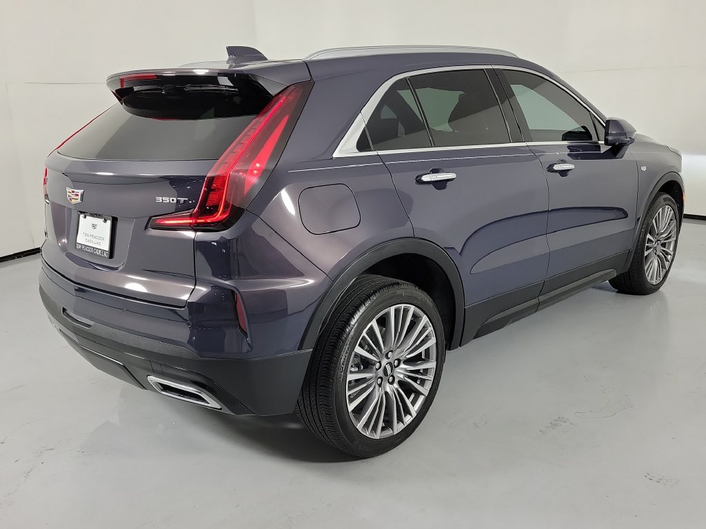Used 2025 Cadillac XT4 Premium Luxury FWD image 4