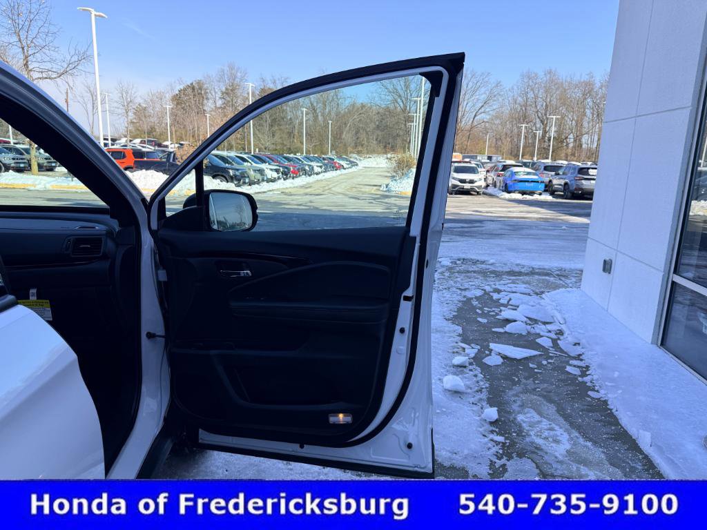 Certified 2025 Honda Ridgeline Black Edition image 40