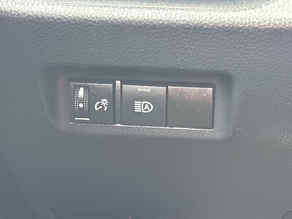 Used 2021 Toyota RAV4 LE AWD/4WD image 31