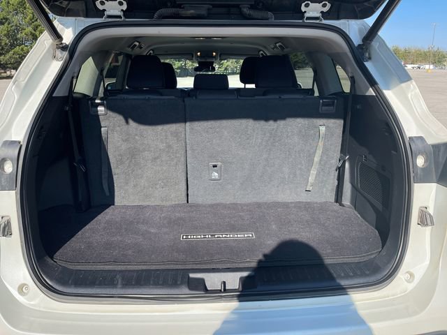 Used 2020 Toyota Highlander LE AWD/4WD image 16
