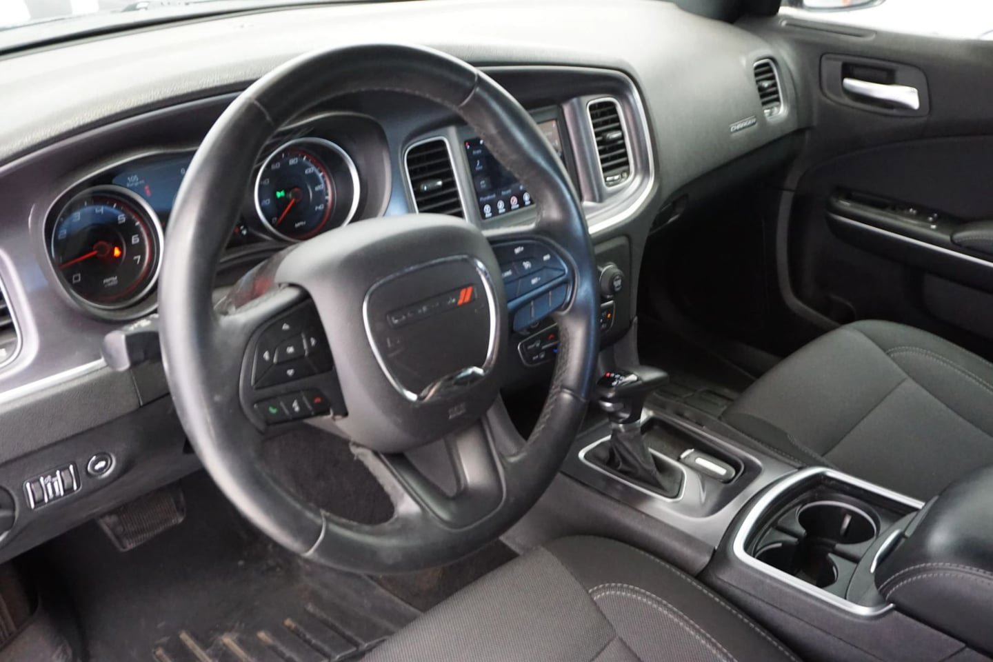 Used 2018 Dodge Charger SXT RWD image 16