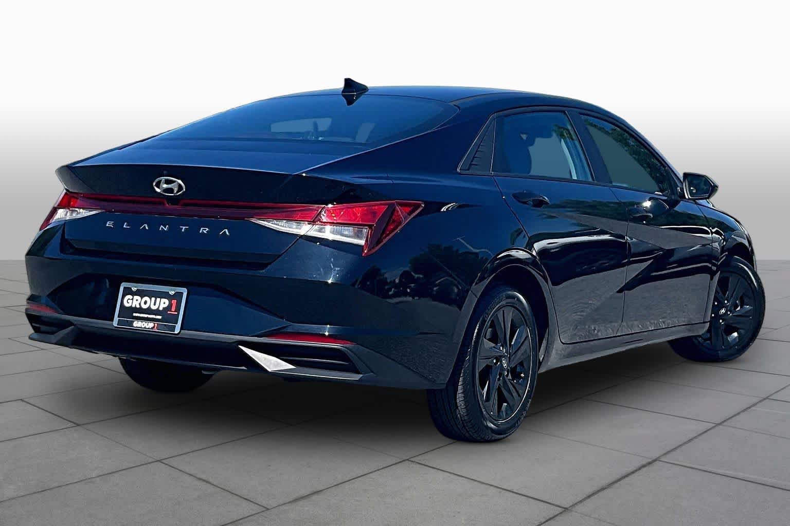Used 2023 Hyundai Elantra SEL w/ Cargo Package FWD image 13