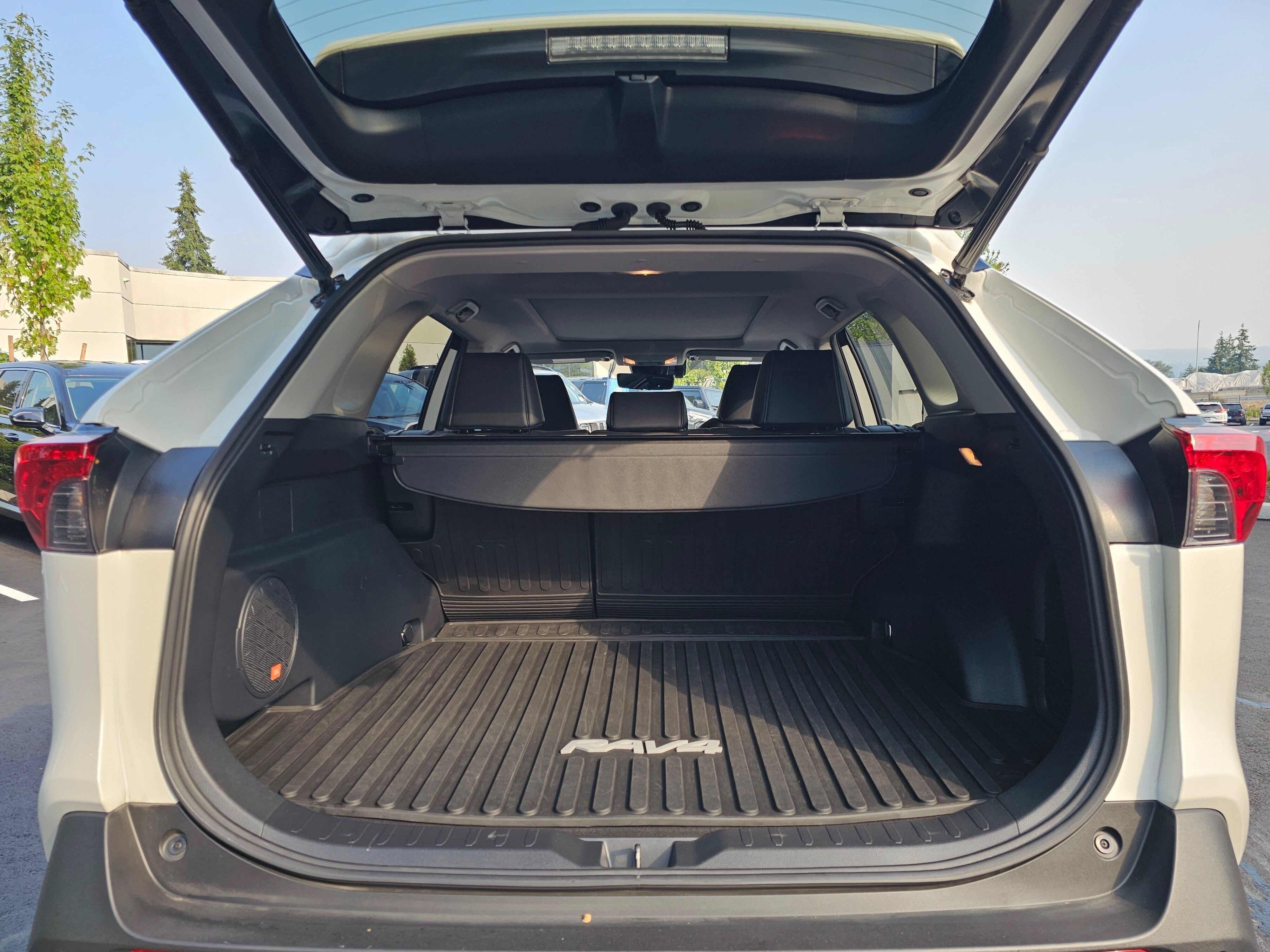 Used 2020 Toyota RAV4 Limited AWD/4WD image 18