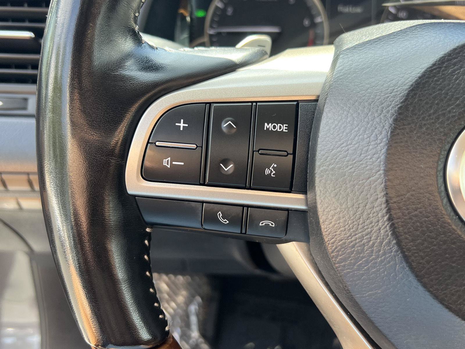 Used 2022 Lexus RX 350L Premium w/ Premium Package AWD/4WD image 32